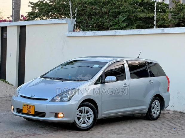 Toyota Wish 2005 Silver