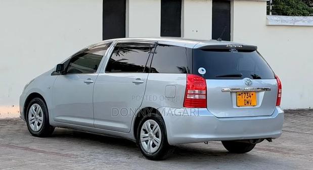 Toyota Wish 2005 Silver