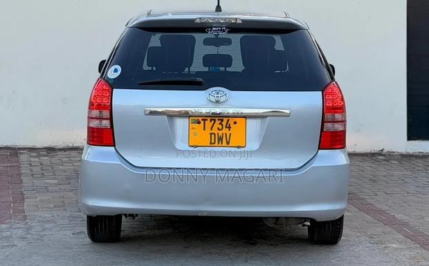 Toyota Wish 2005 Silver