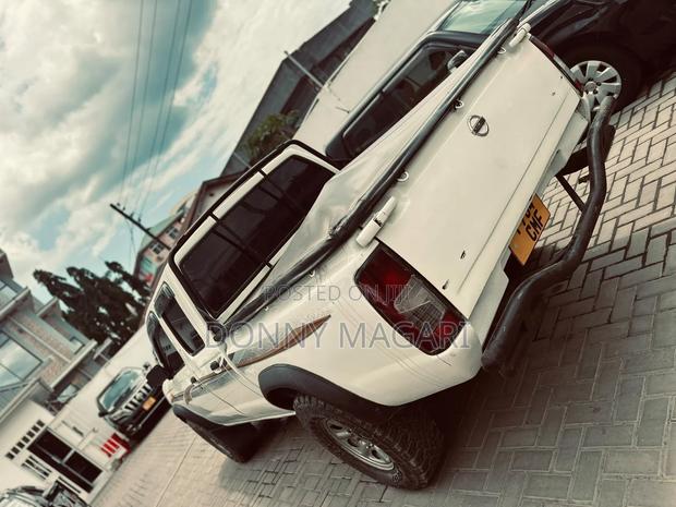 Nissan Hardbody 2015 White