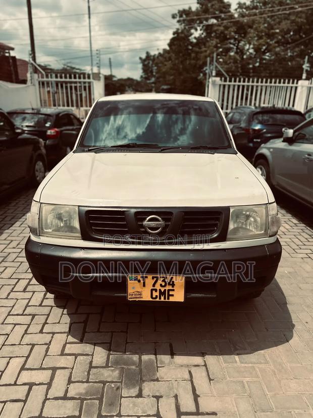 Nissan Hardbody 2015 White