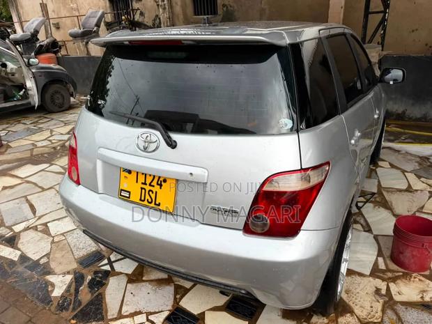 Toyota IST 2006 Silver