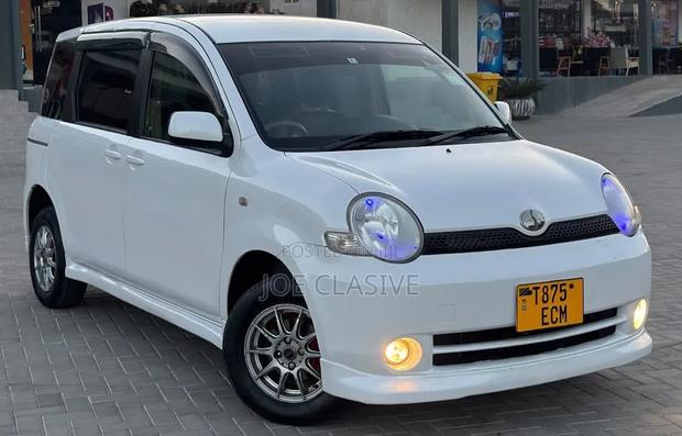 Toyota Sienta 2004 White