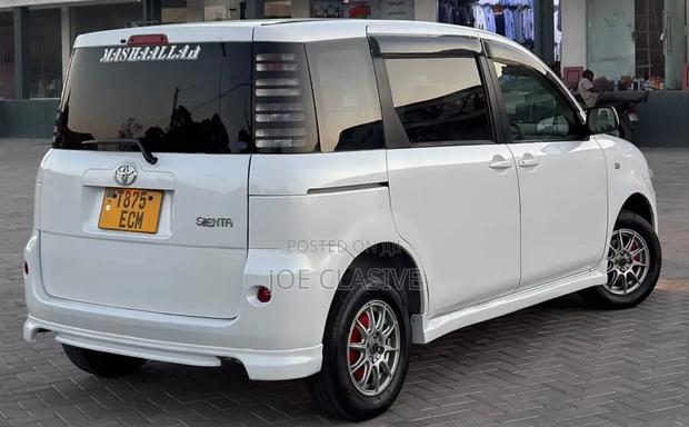 Toyota Sienta 2004 White