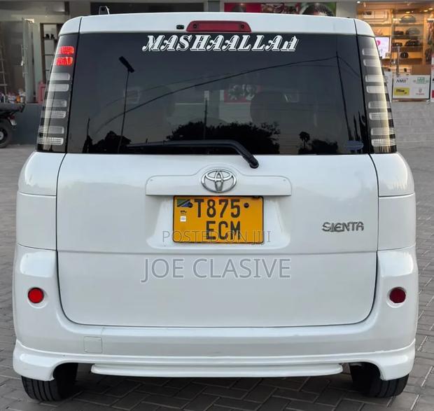 Toyota Sienta 2004 White