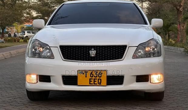 Toyota Crown 2006 White