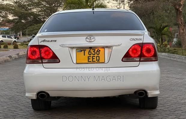 Toyota Crown 2006 White