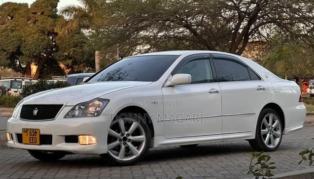 Toyota Crown 2006 White