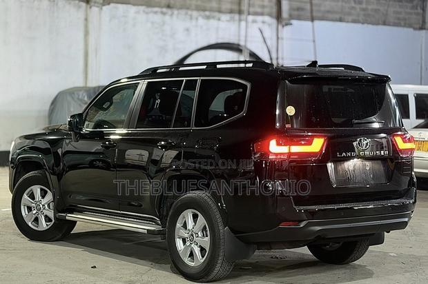 Toyota Land Cruiser 2024 Black
