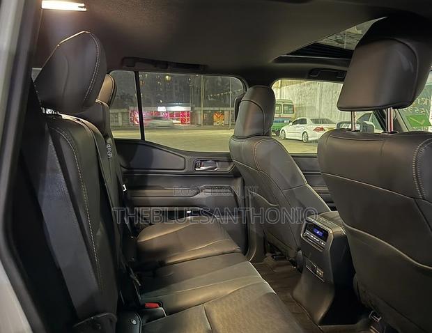 Toyota Land Cruiser 2025 Pearl
