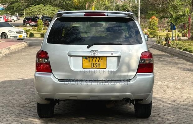 Toyota Kluger 2004 Silver