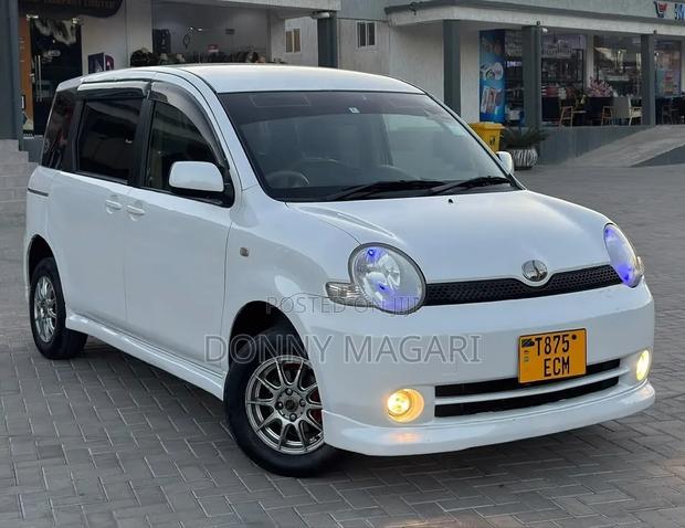 Toyota Sienta 2006 White