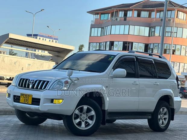 Toyota Land Cruiser Prado 2005 White