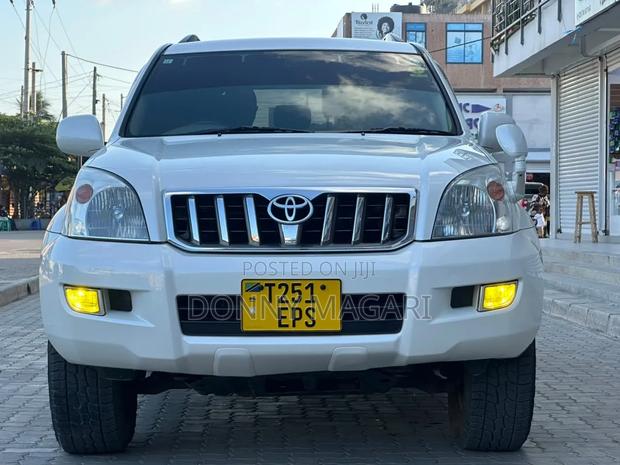 Toyota Land Cruiser Prado 2005 White