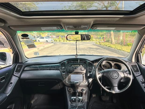 Toyota Kluger 2004 Silver