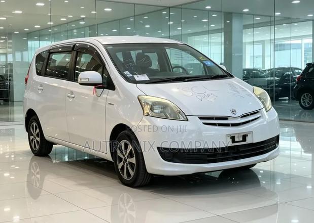 Toyota Passo Sette 2008 White