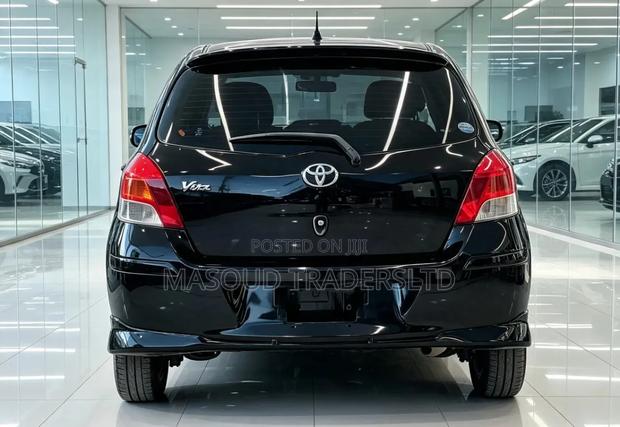 Toyota Vitz 2010 Black