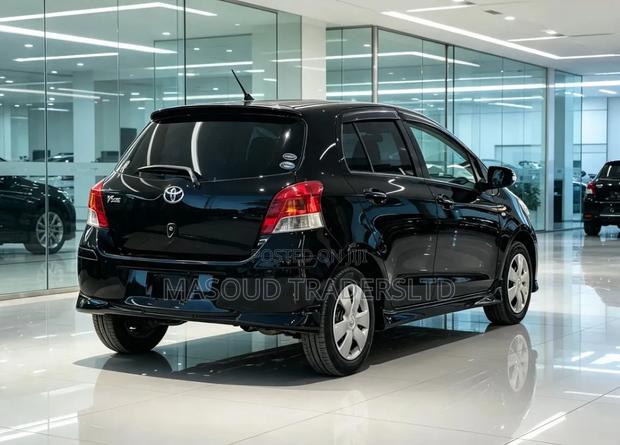 Toyota Vitz 2010 Black