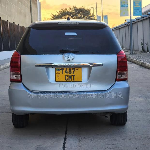 Toyota Wish 2005 Silver