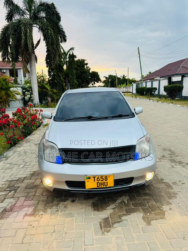 Toyota IST 2003 Silver