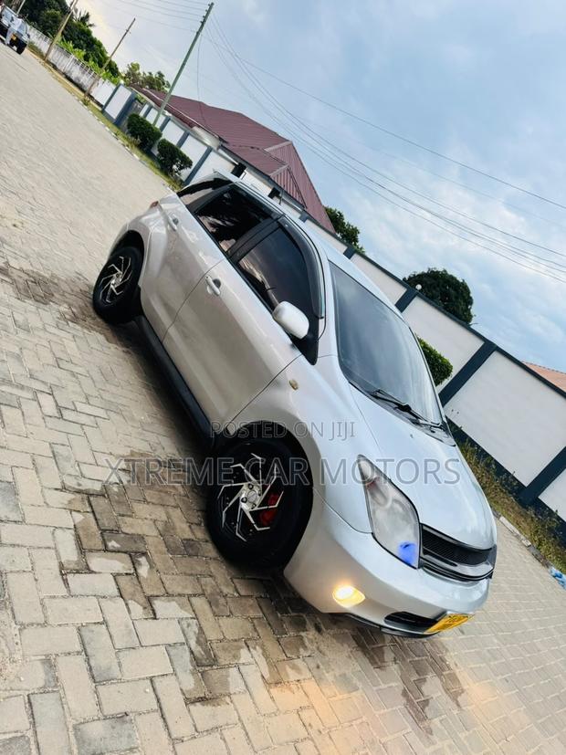 Toyota IST 2003 Silver