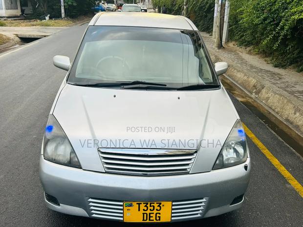 Toyota Opa 2004 Silver