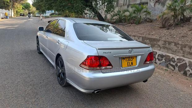 Toyota Crown Royale 2005 Silver