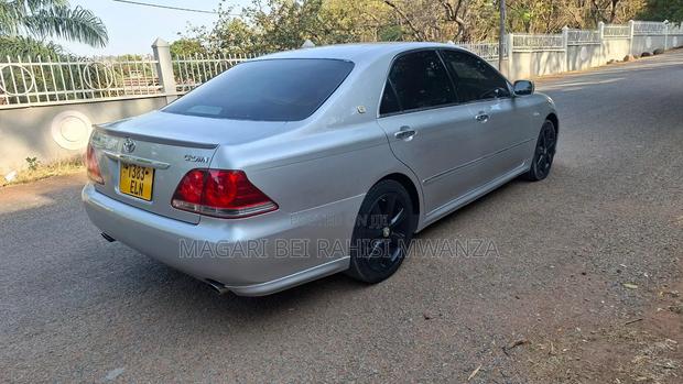 Toyota Crown Royale 2005 Silver