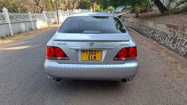 Toyota Crown Royale 2005 Silver