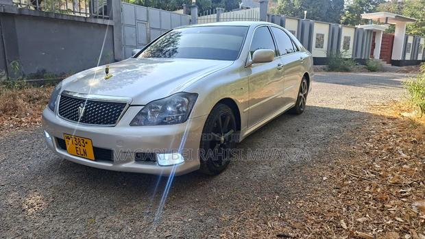 Toyota Crown Royale 2005 Silver
