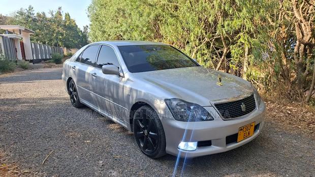 Toyota Crown Royale 2005 Silver