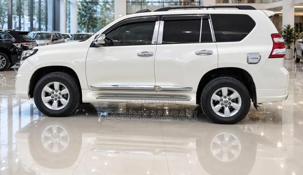 Toyota Land Cruiser Prado 2017 White
