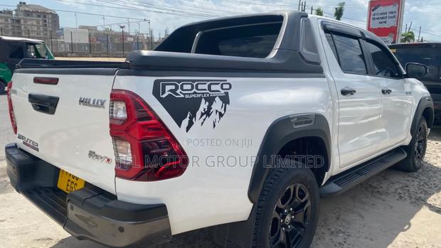Toyota Hilux 2024 White