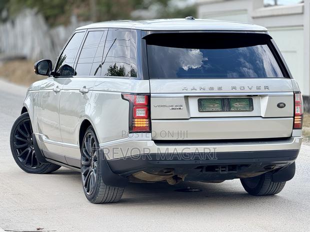 Land Rover Range Rover Vogue 2016 Gold