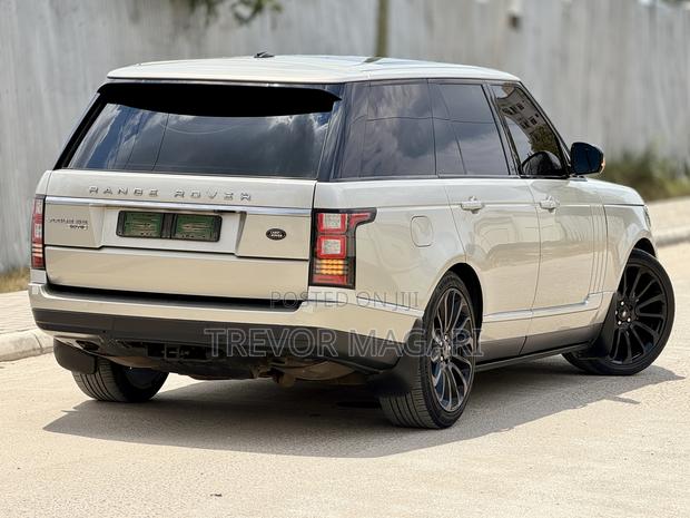 Land Rover Range Rover Vogue 2016 Gold