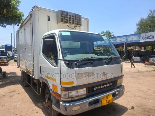 Mitsubishi Canter 2006 White