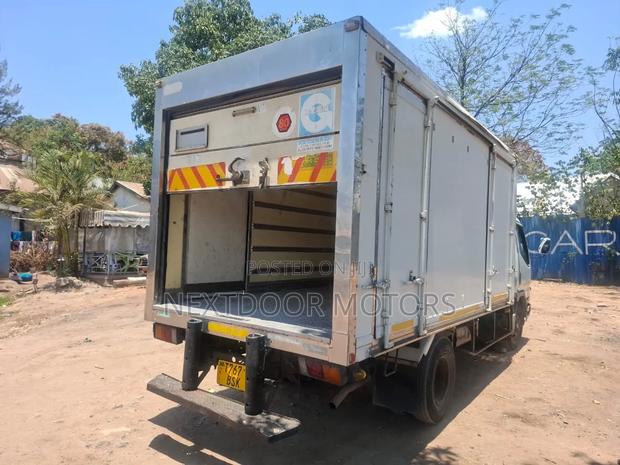 Mitsubishi Canter 2006 White