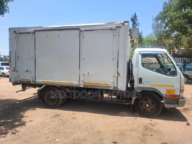 Mitsubishi Canter 2006 White