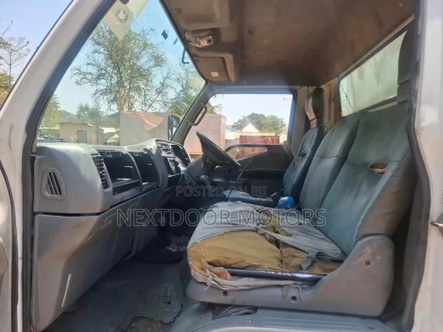 Mitsubishi Canter 2006 White