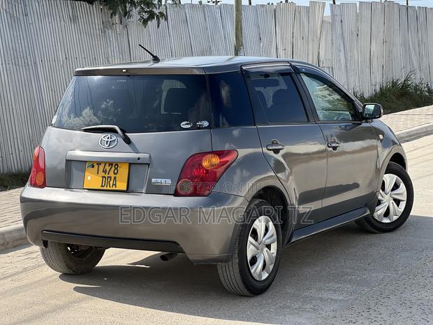 Toyota IST 2004 Gray