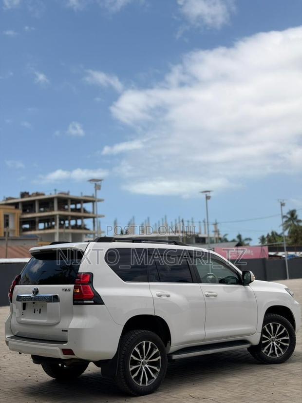 Toyota Land Cruiser Prado 2021 White
