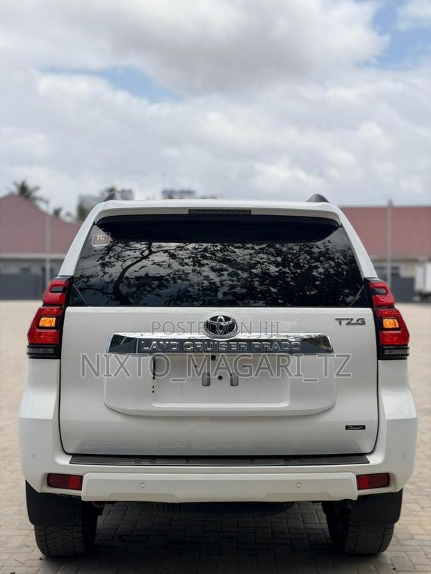Toyota Land Cruiser Prado 2021 White