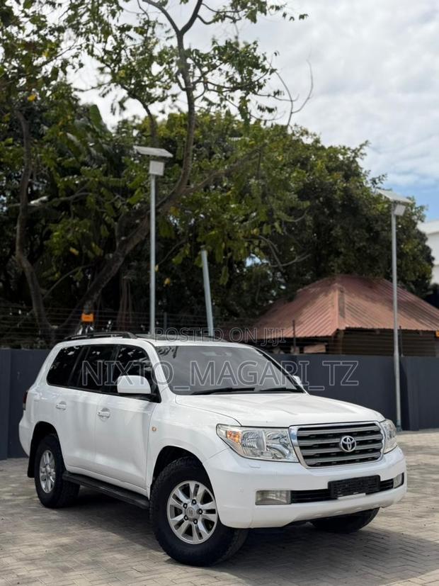 Toyota Land Cruiser 2011 White