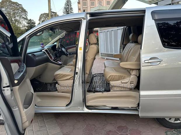 Toyota Alphard 2005 Silver