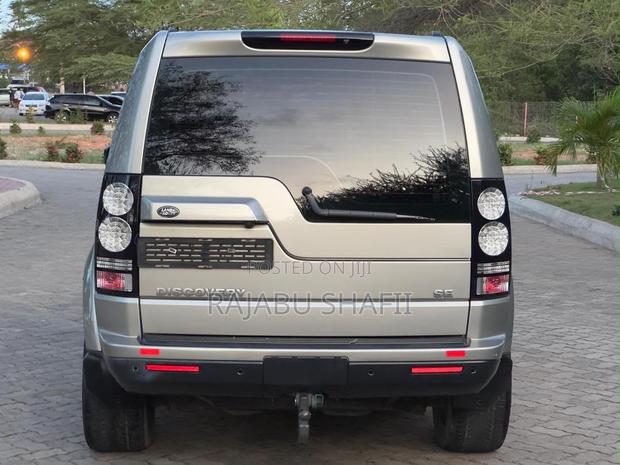 Land Rover Discovery HSE 4x4 2017 Gray