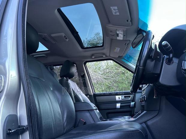 Land Rover Discovery HSE 4x4 2017 Gray