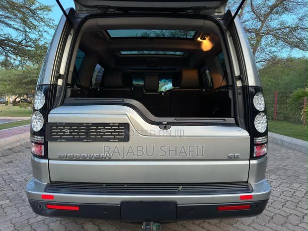 Land Rover Discovery HSE 4x4 2017 Gray