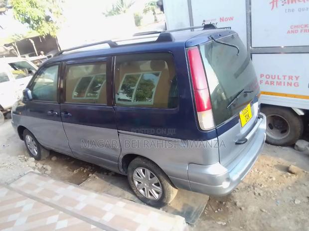 Toyota Noah 2003 Blue