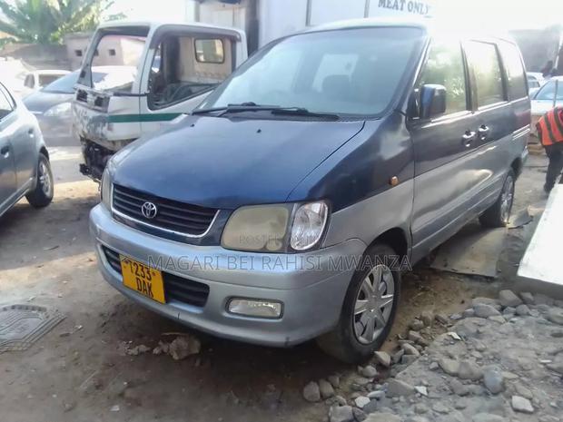 Toyota Noah 2003 Blue