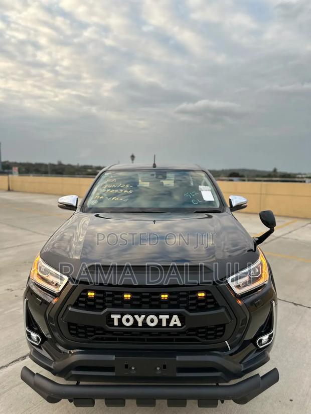 Toyota Hilux 2021 Black